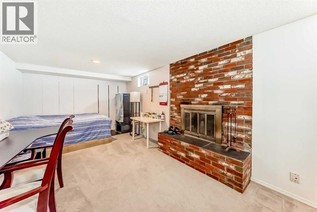 271 DALHURST WAY NW - 37