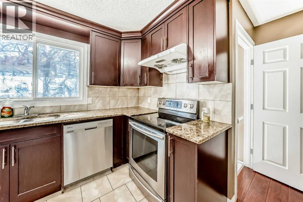 271 DALHURST WAY NW - 11