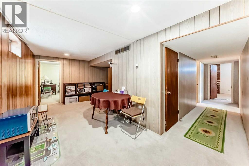 271 DALHURST WAY NW - 34