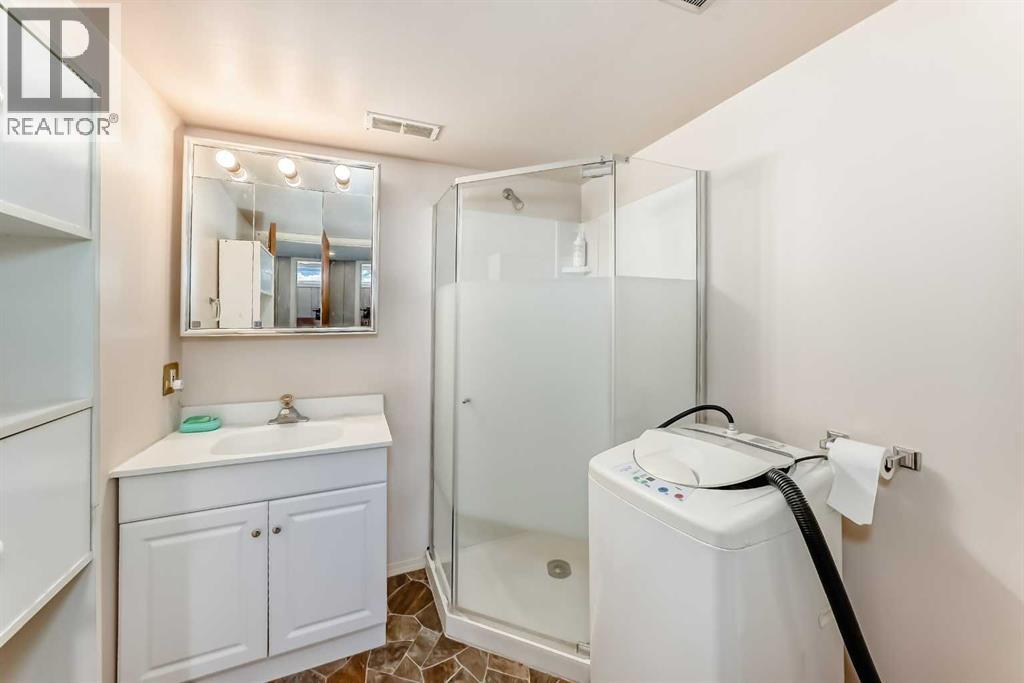 271 DALHURST WAY NW - 41