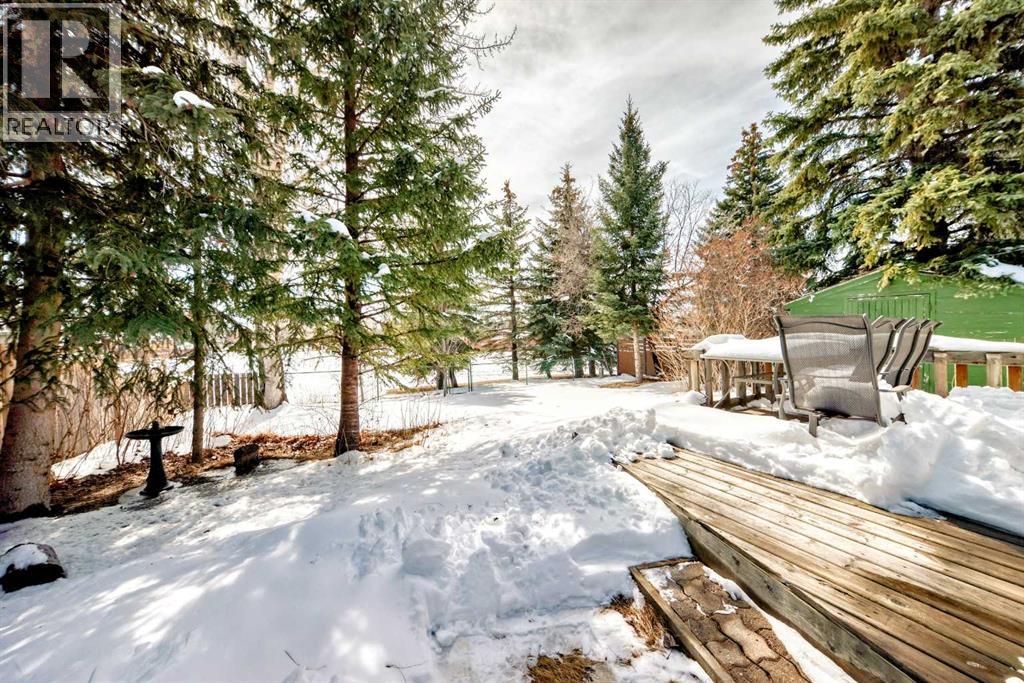 271 DALHURST WAY NW - 44