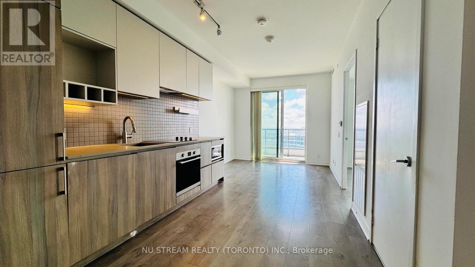 5805 - 950 PORTAGE PARKWAY