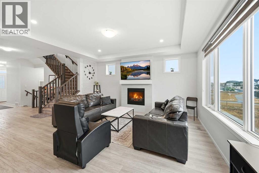 
          717 Windrow Manor Southwest
            <br/>
            <span>Airdrie</span>
            , 
            <span>AB</span>
             <span>T4B5H6</span>
        