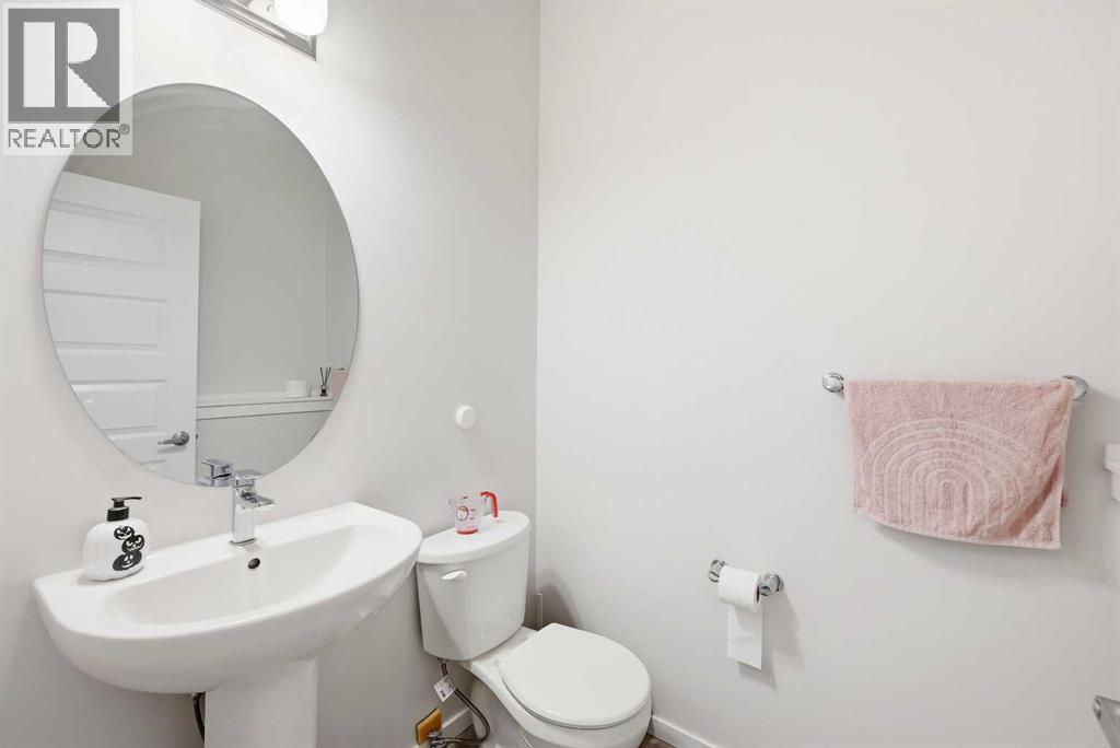 
          717 Windrow Manor Southwest
            <br/>
            <span>Airdrie</span>
            , 
            <span>AB</span>
             <span>T4B5H6</span>
         - Photo 19