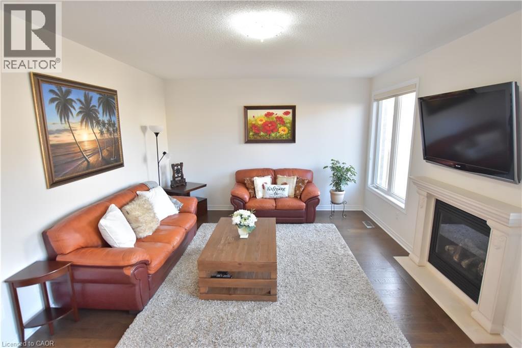 512 TERRINGTON Crescent, Kitchener, Ontario N2P0B9 - Photo 4