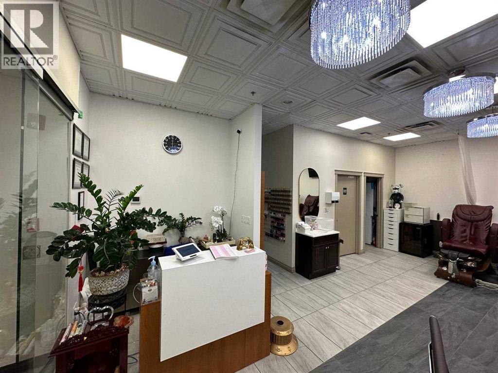 222, 1632 14 Avenue NW, Calgary, Alberta