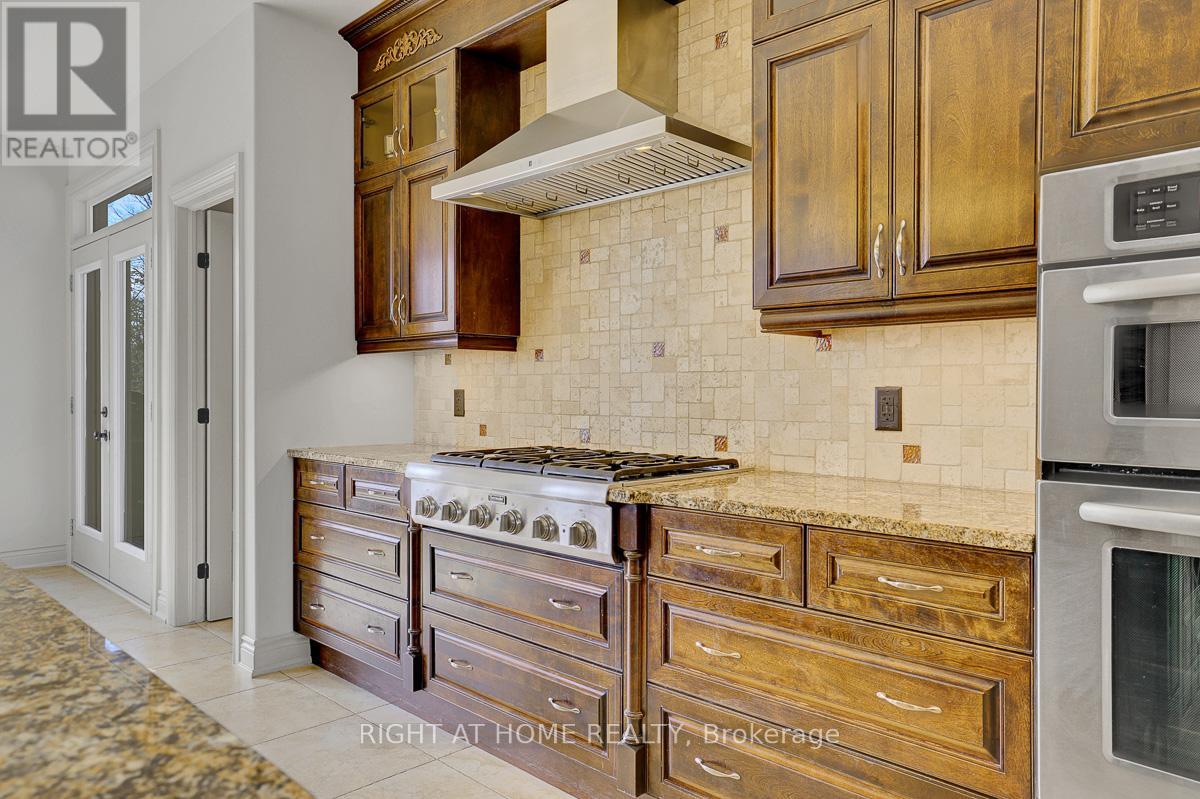 8660 FLEWELLYN ROAD - 13