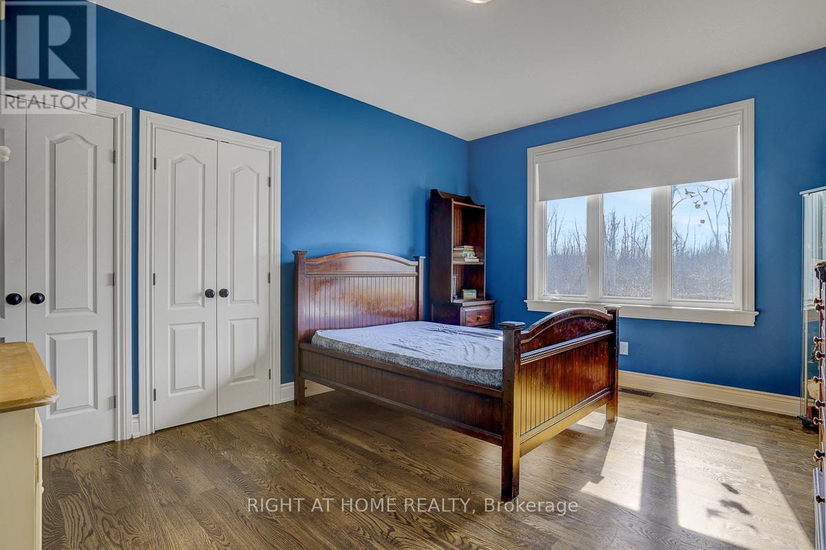 8660 FLEWELLYN ROAD - 24