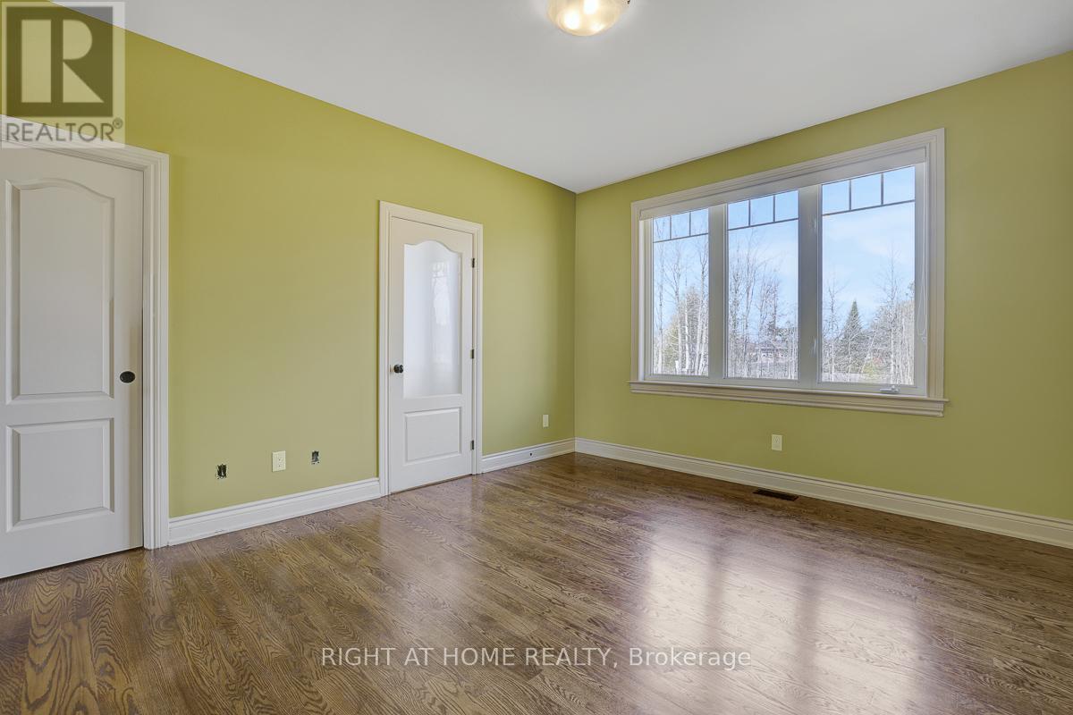 8660 FLEWELLYN ROAD - 25