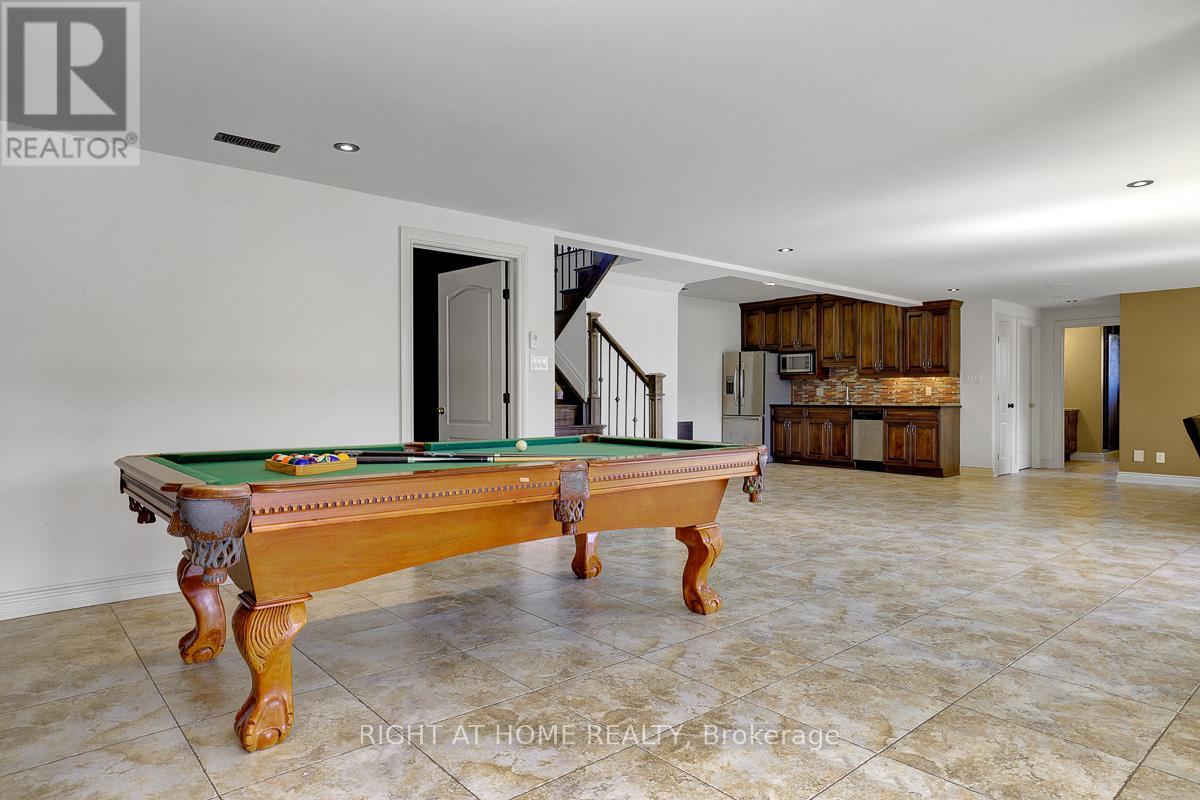 8660 FLEWELLYN ROAD - 31