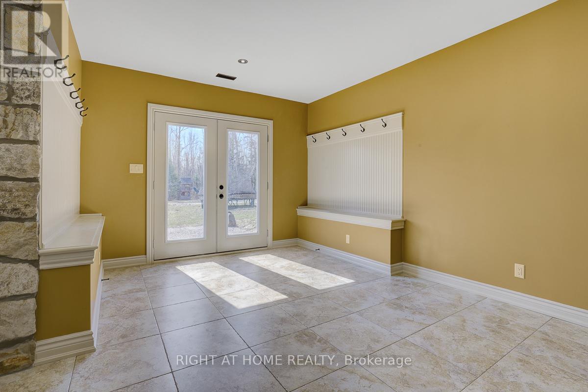 8660 FLEWELLYN ROAD - 33