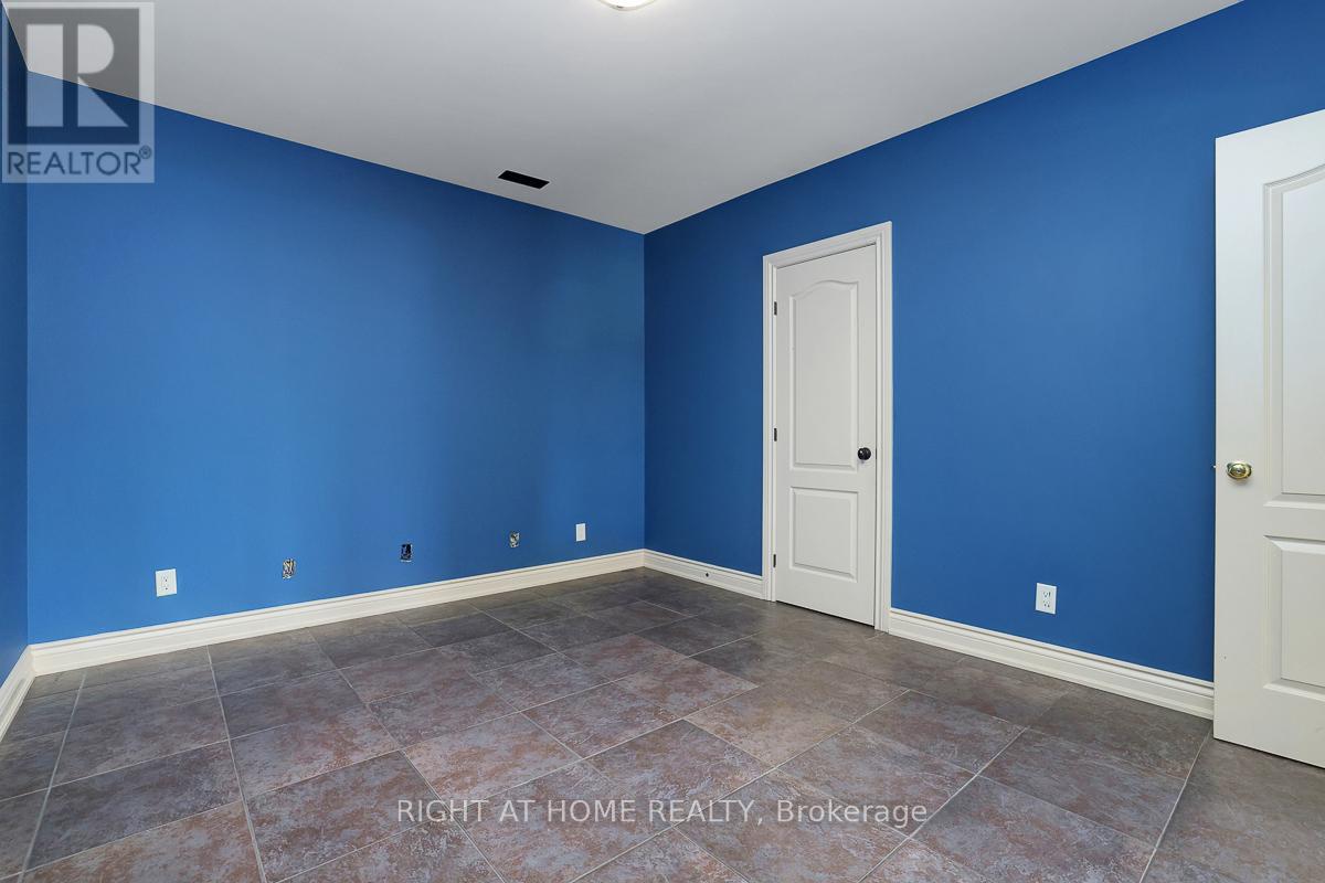 8660 FLEWELLYN ROAD - 34