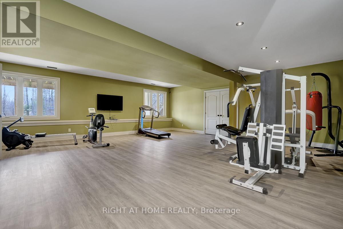 8660 FLEWELLYN ROAD - 37