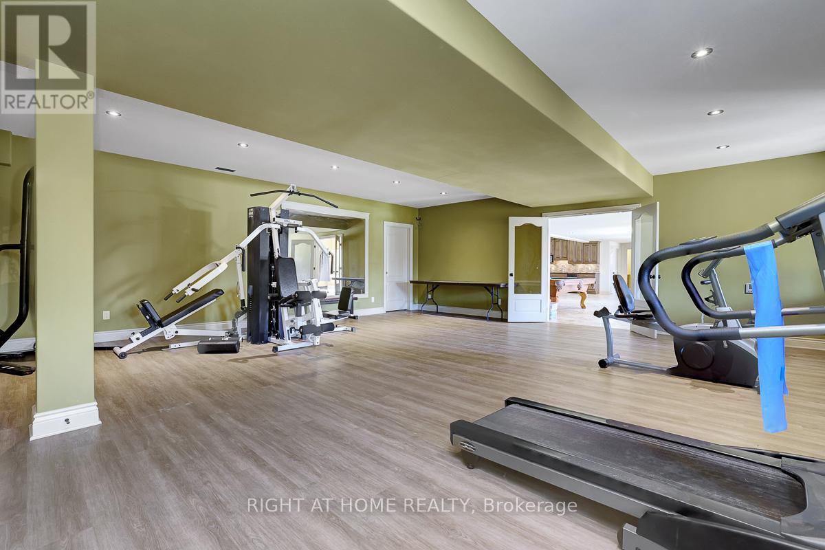 8660 FLEWELLYN ROAD - 38