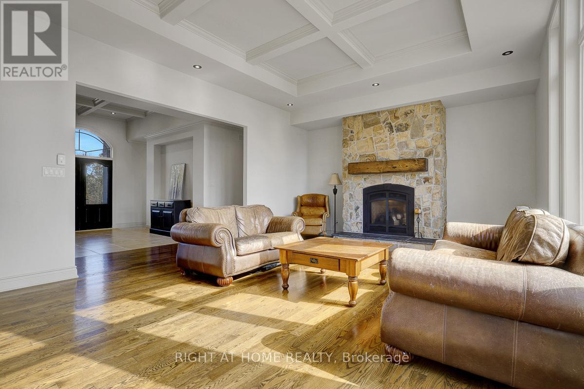 8660 FLEWELLYN ROAD - 6