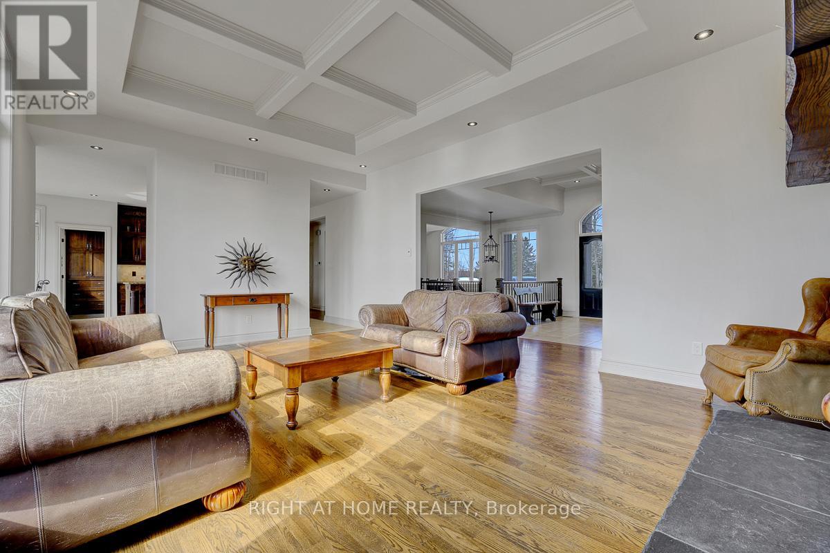 8660 FLEWELLYN ROAD - 7