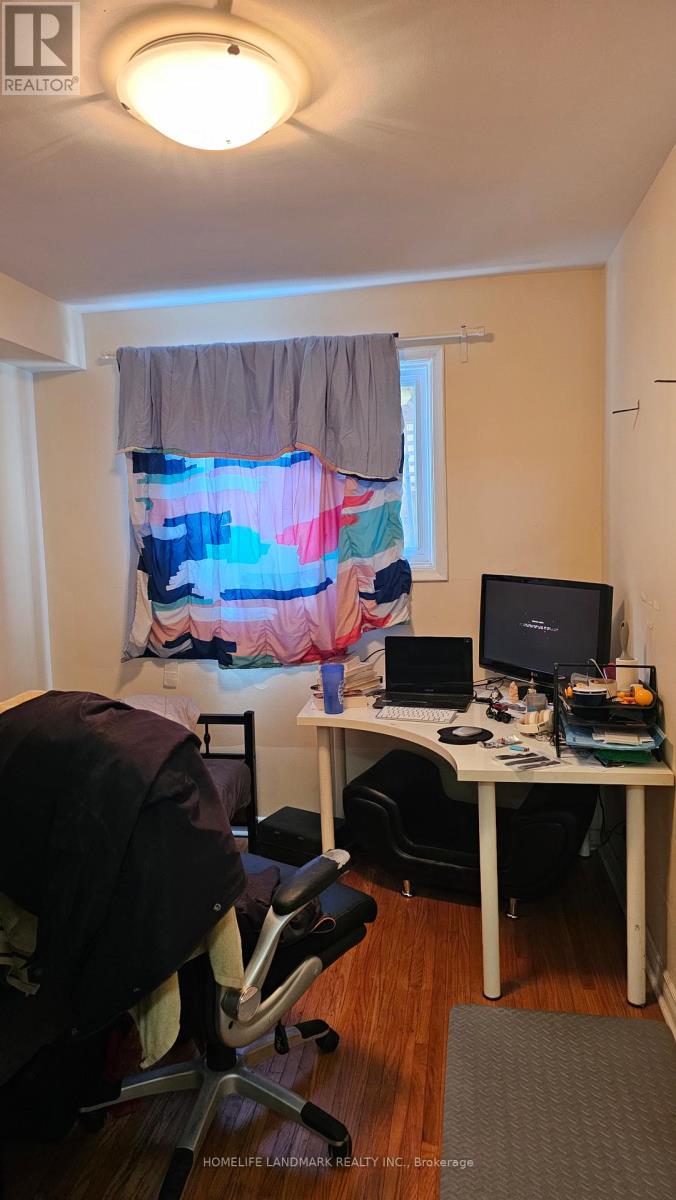 28 ROYWOOD DRIVE - 22