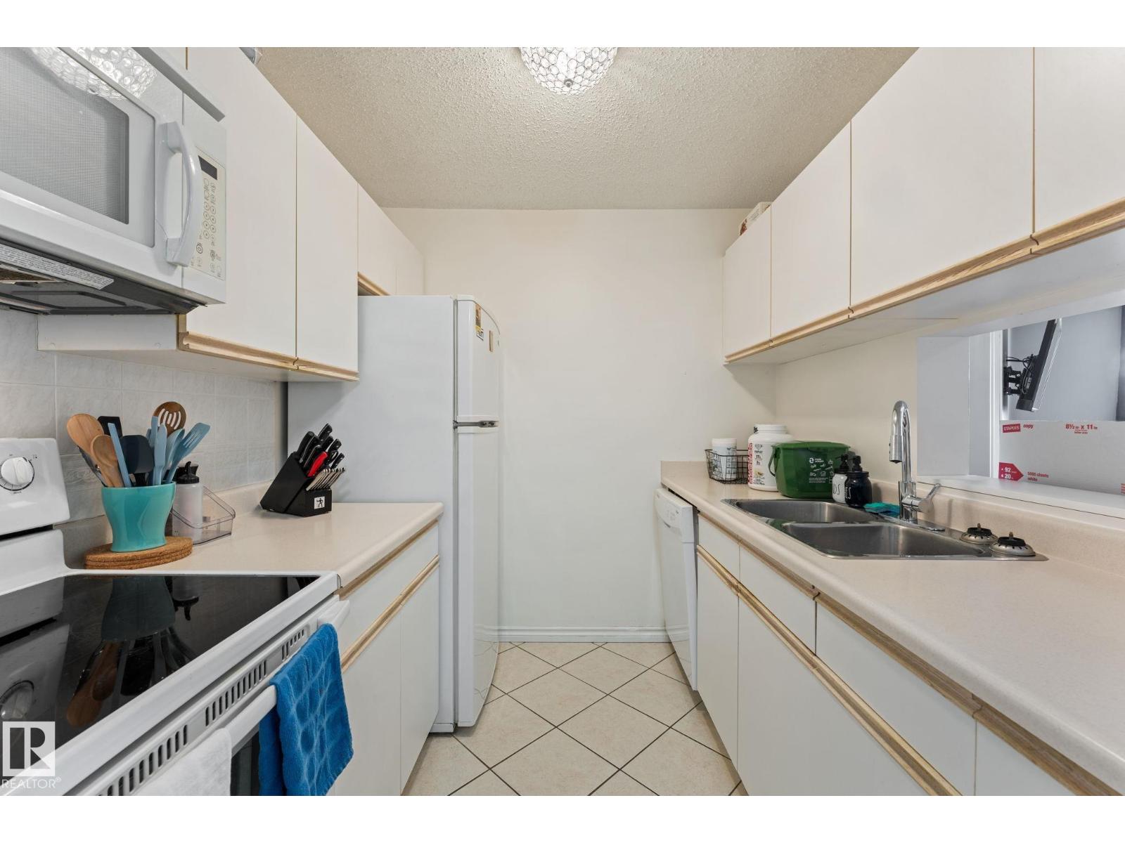 #208 6710 158 AV NW, Edmonton
