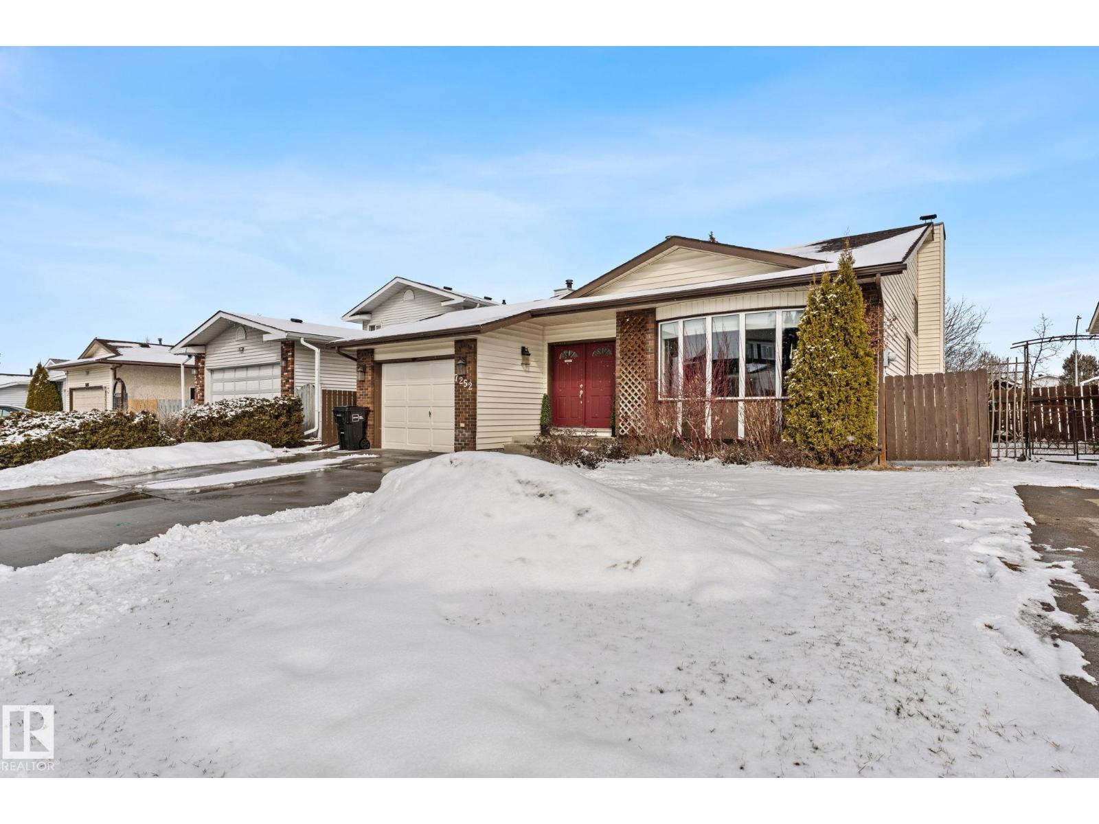 7252 152C AV NW, Edmonton
