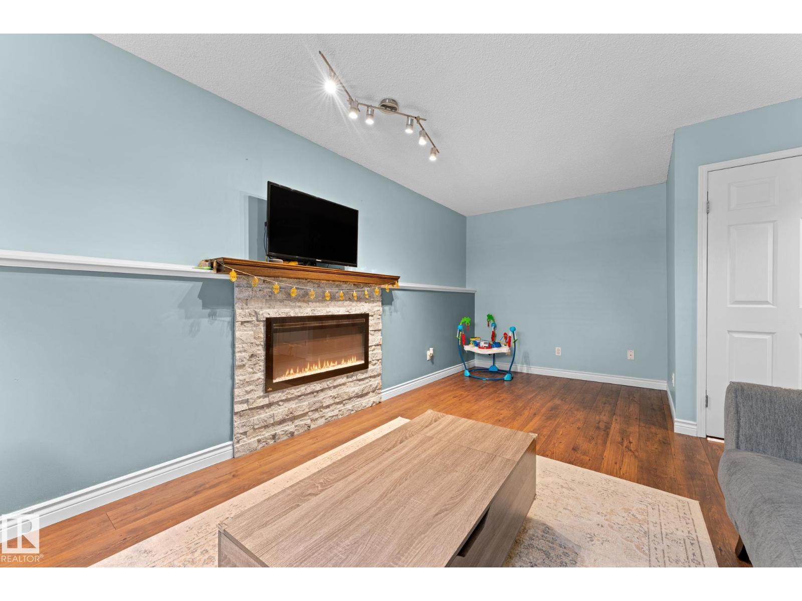 7252 152C AV NW, Edmonton