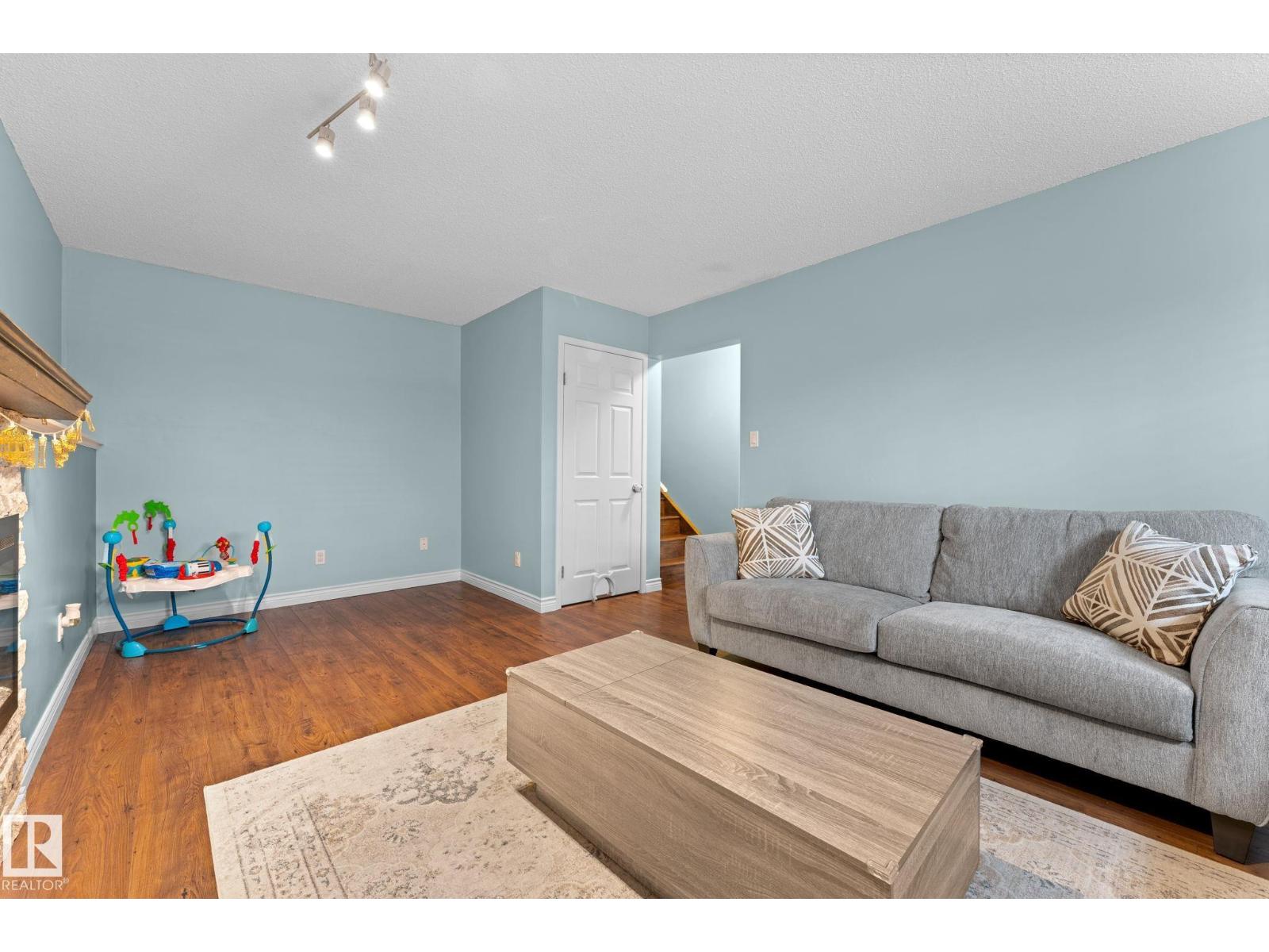 7252 152C AV NW, Edmonton