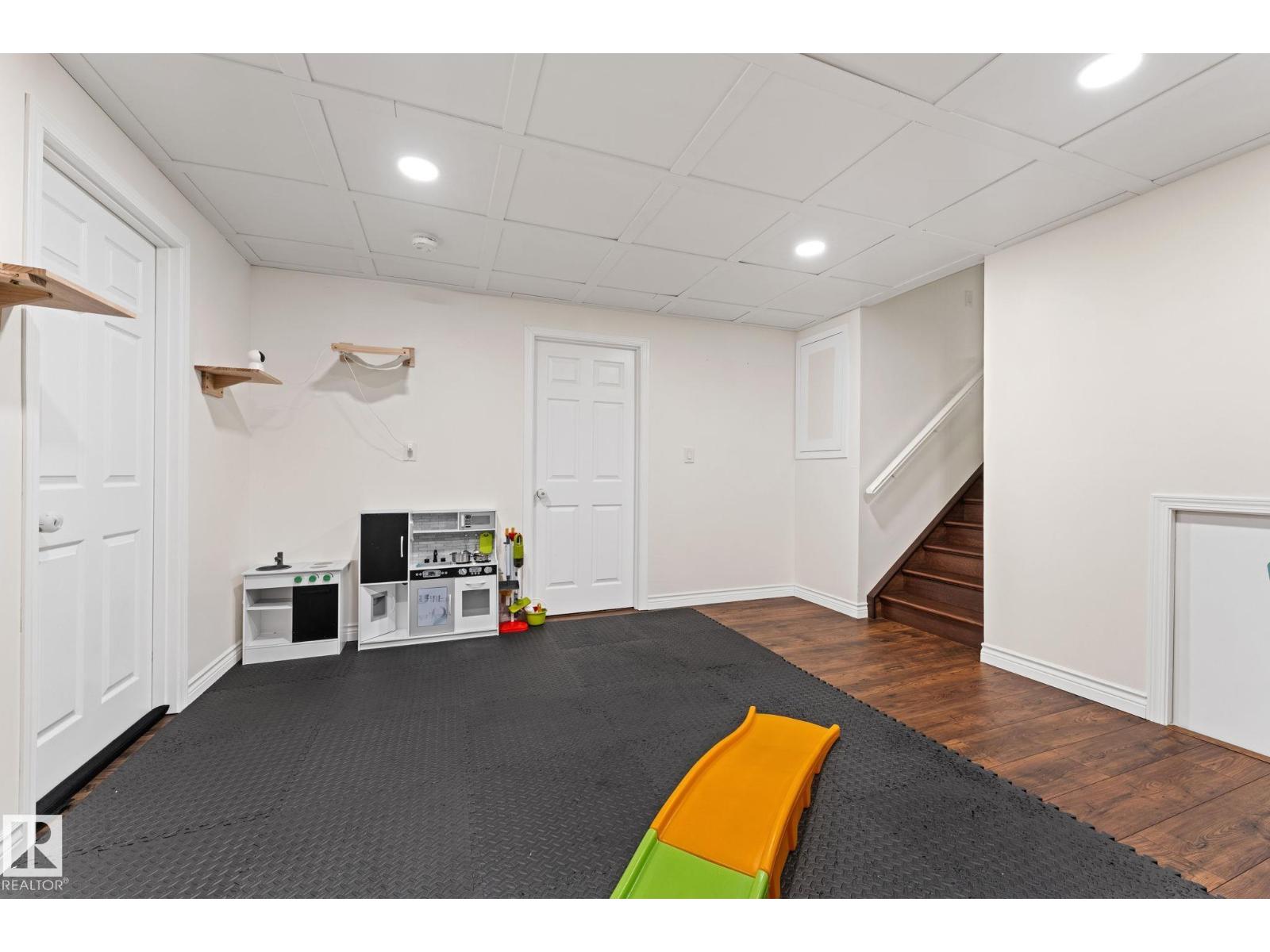 7252 152C AV NW, Edmonton