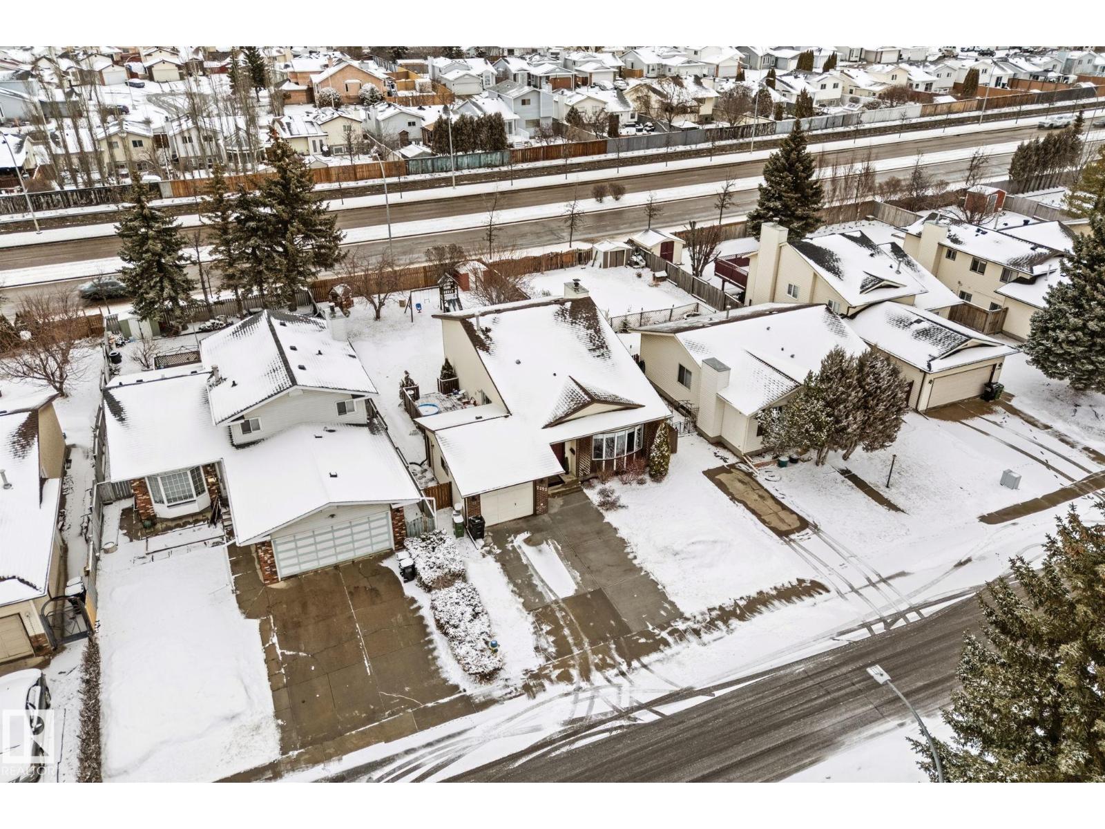 7252 152C AV NW, Edmonton