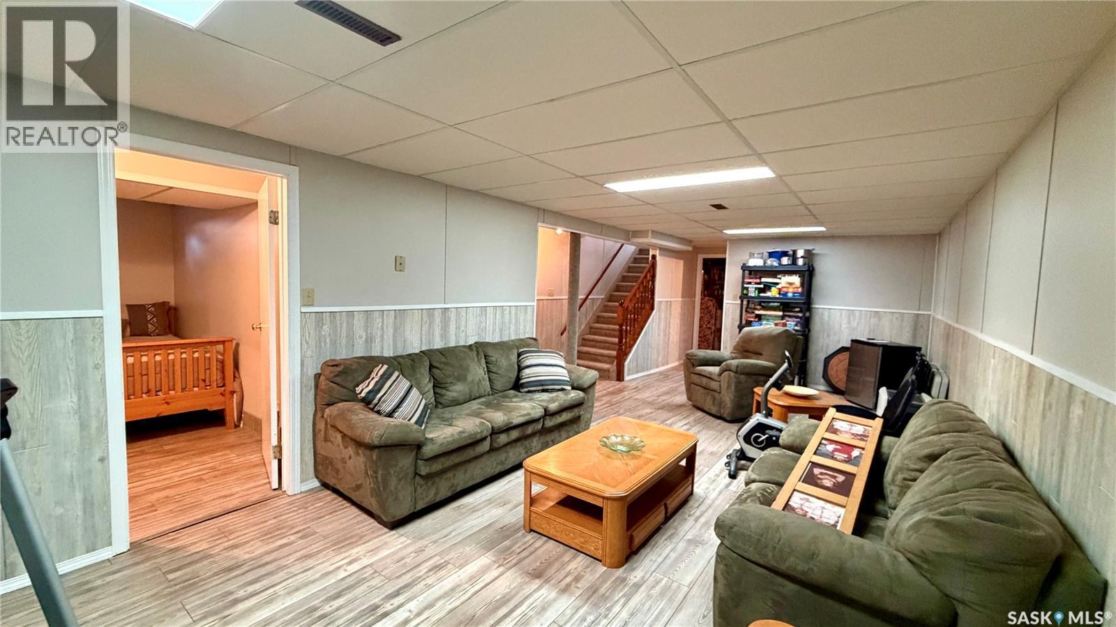 102 GOVERNMENT ROAD - 33