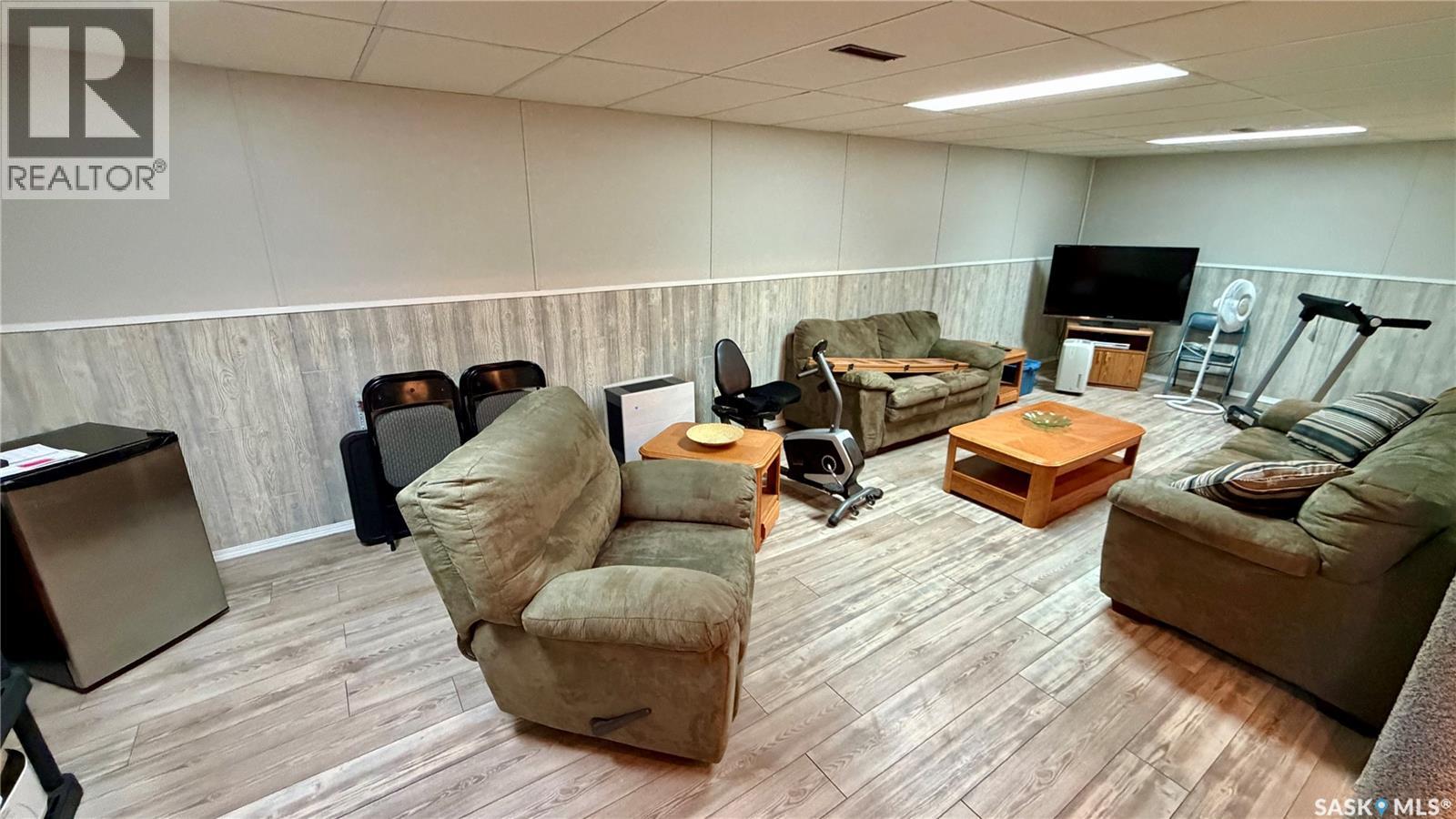 102 GOVERNMENT ROAD - 34