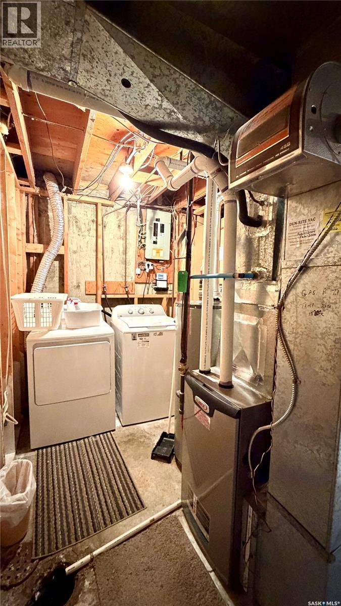 102 GOVERNMENT ROAD - 40