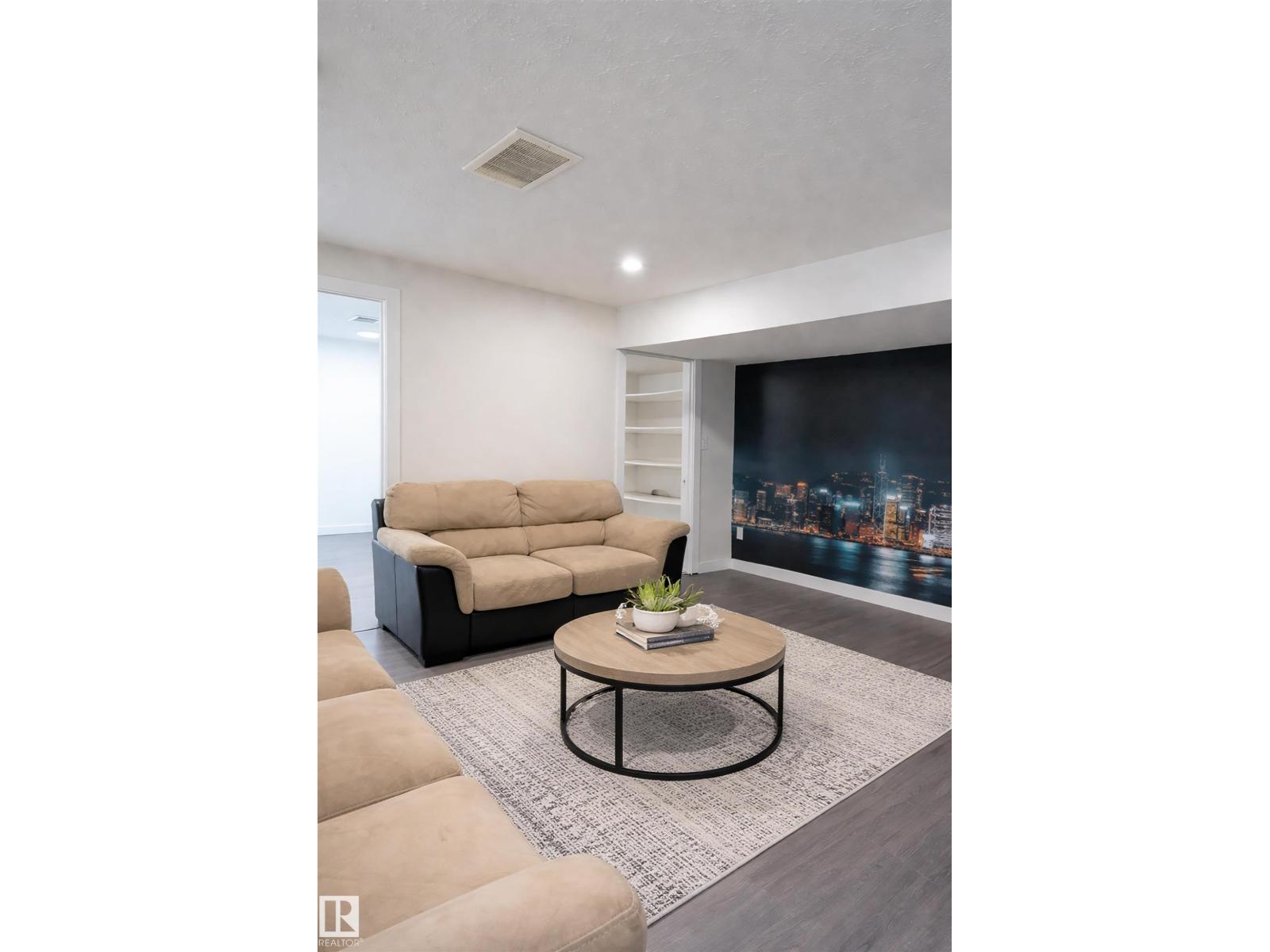 2122 52A ST SW, Edmonton