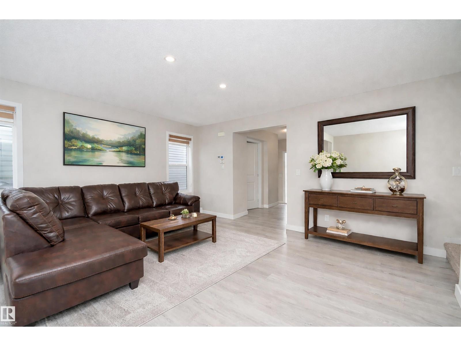 2122 52A ST SW, Edmonton