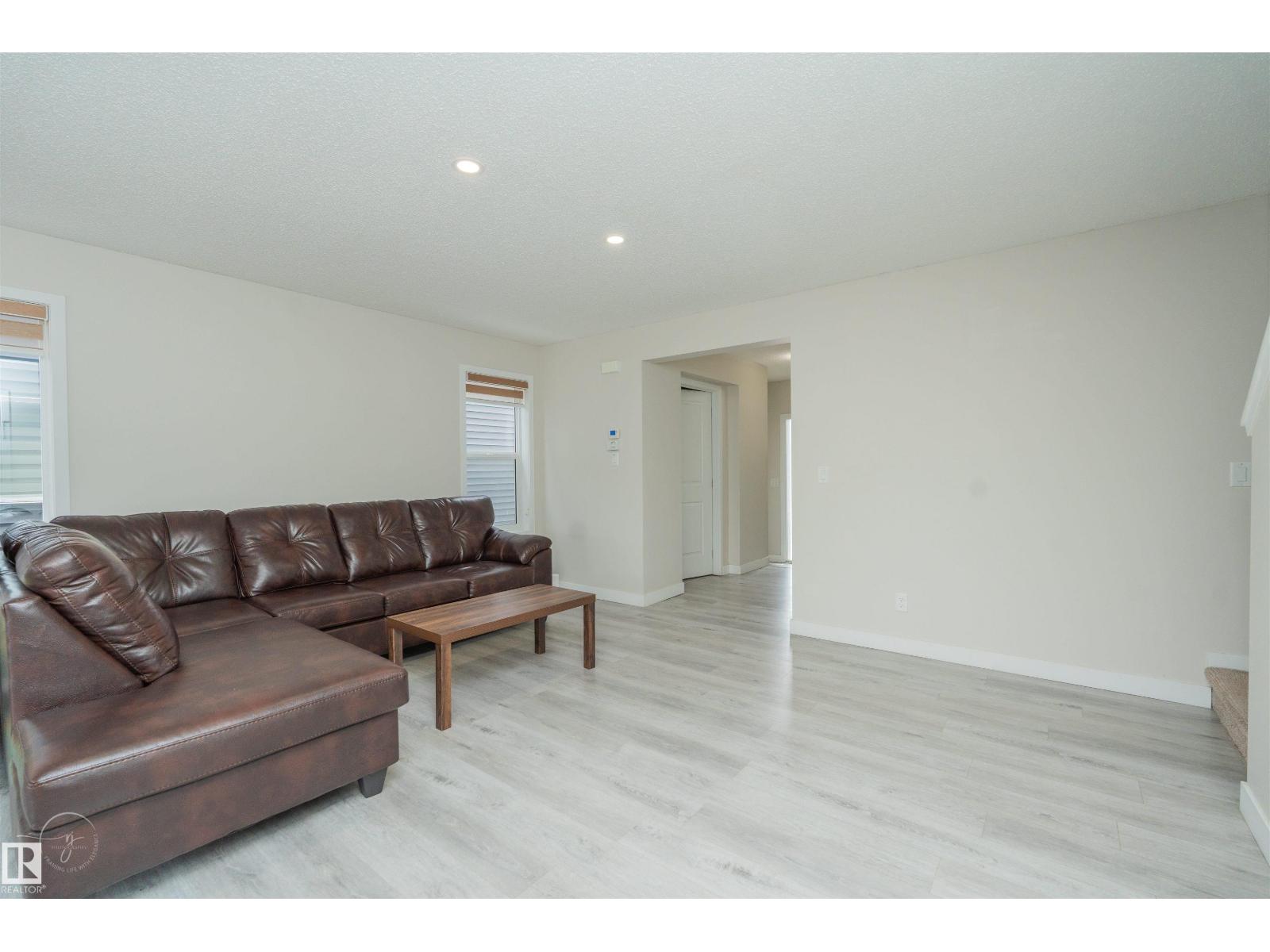 2122 52A ST SW, Edmonton