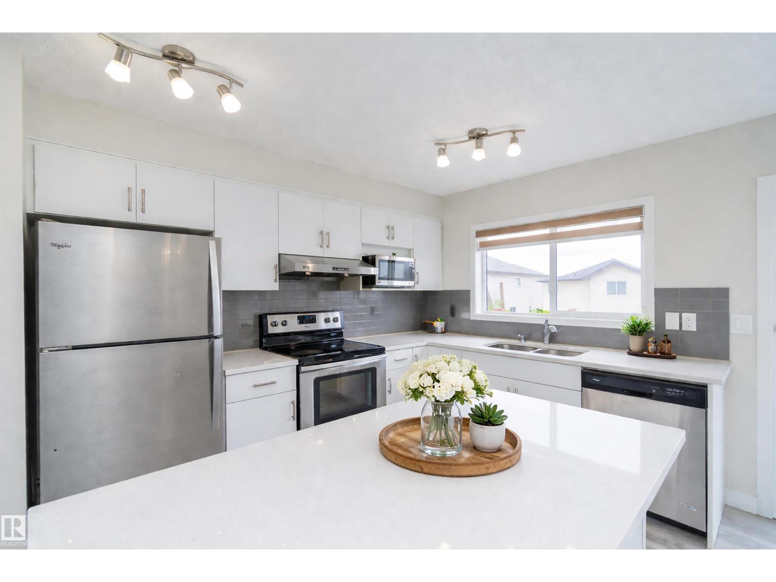 2122 52A ST SW, Edmonton