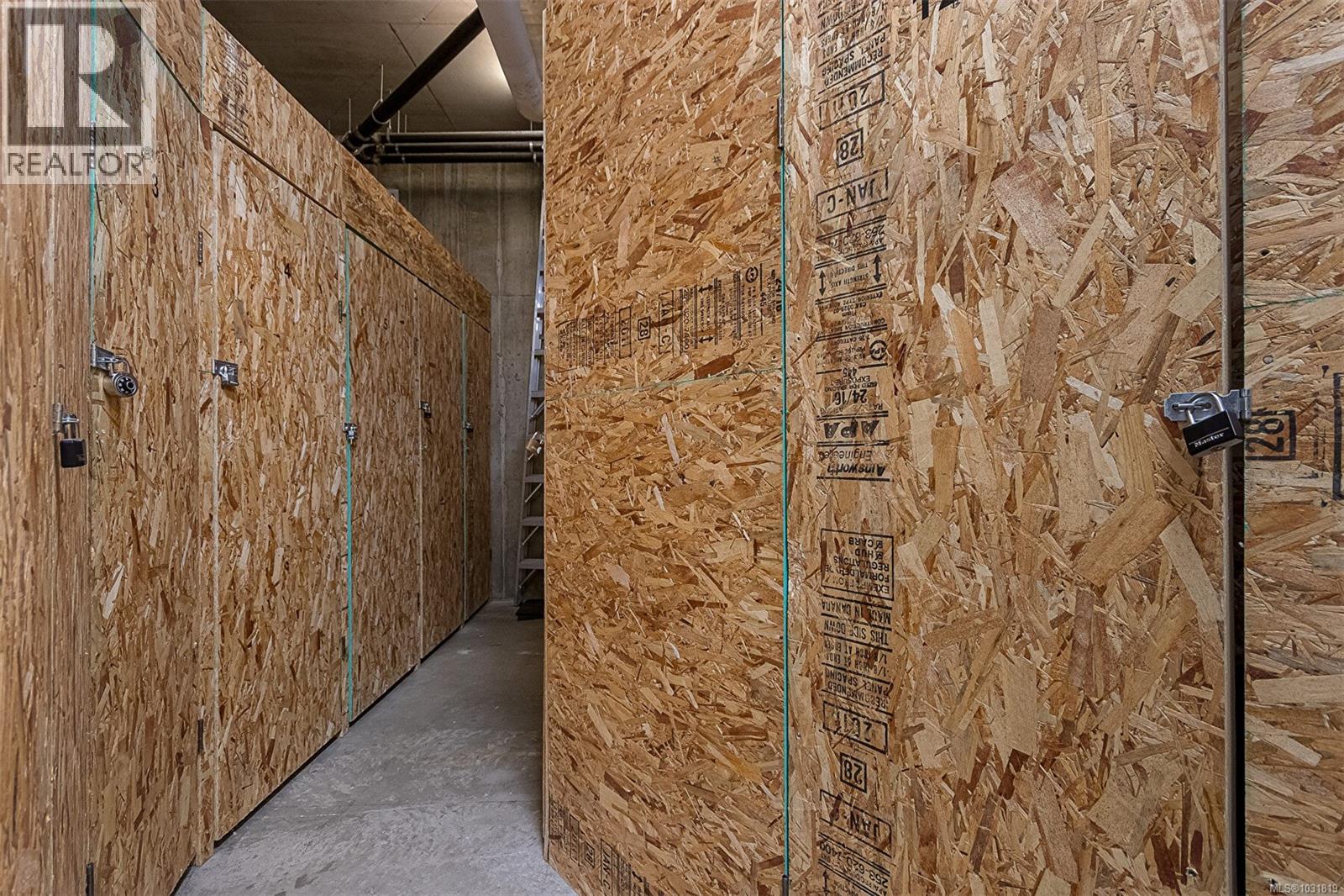 #203 2881 PEATT RD - 32