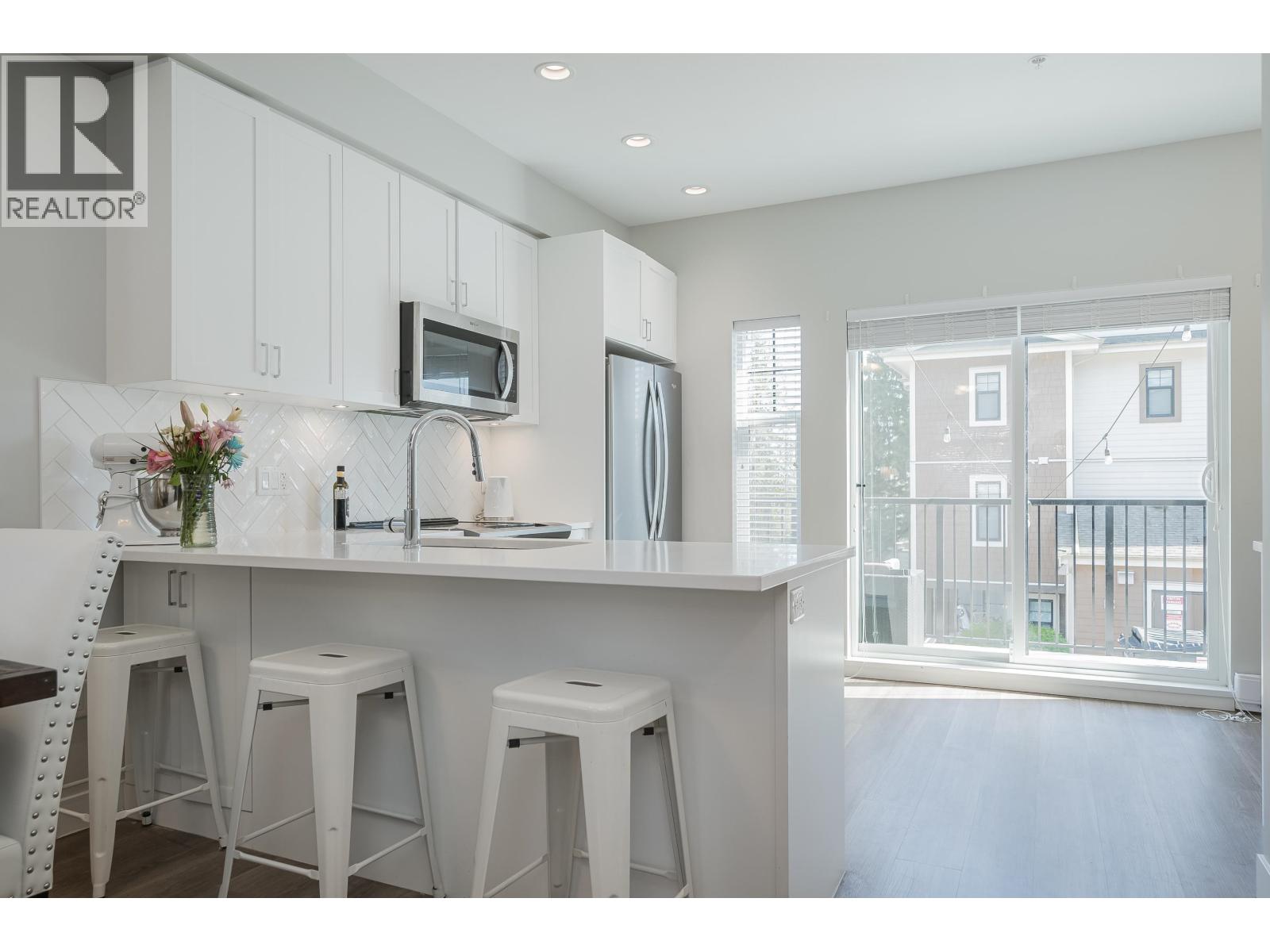 15 1818 HARBOUR STREET, Port Coquitlam