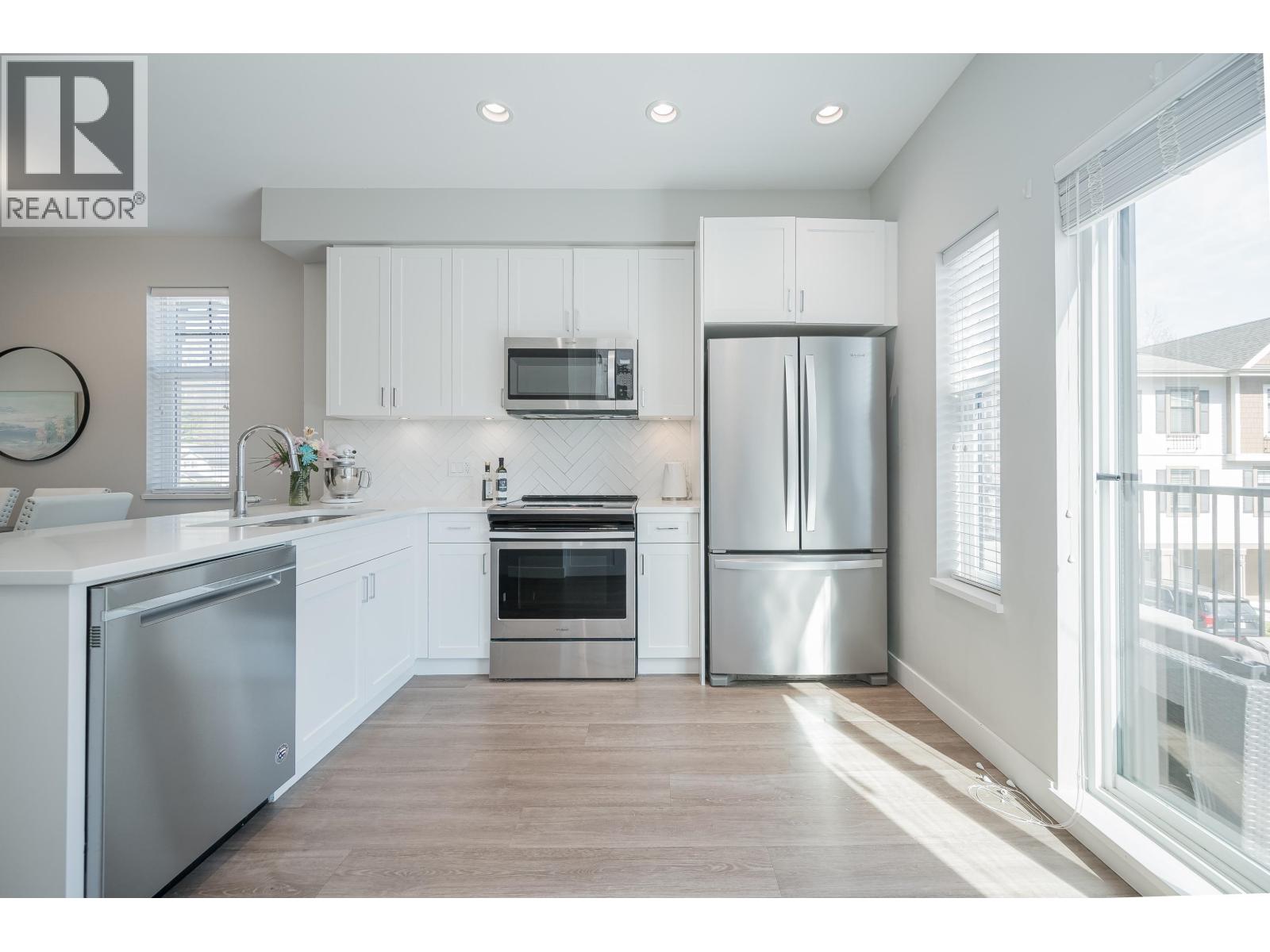 15 1818 HARBOUR STREET, Port Coquitlam