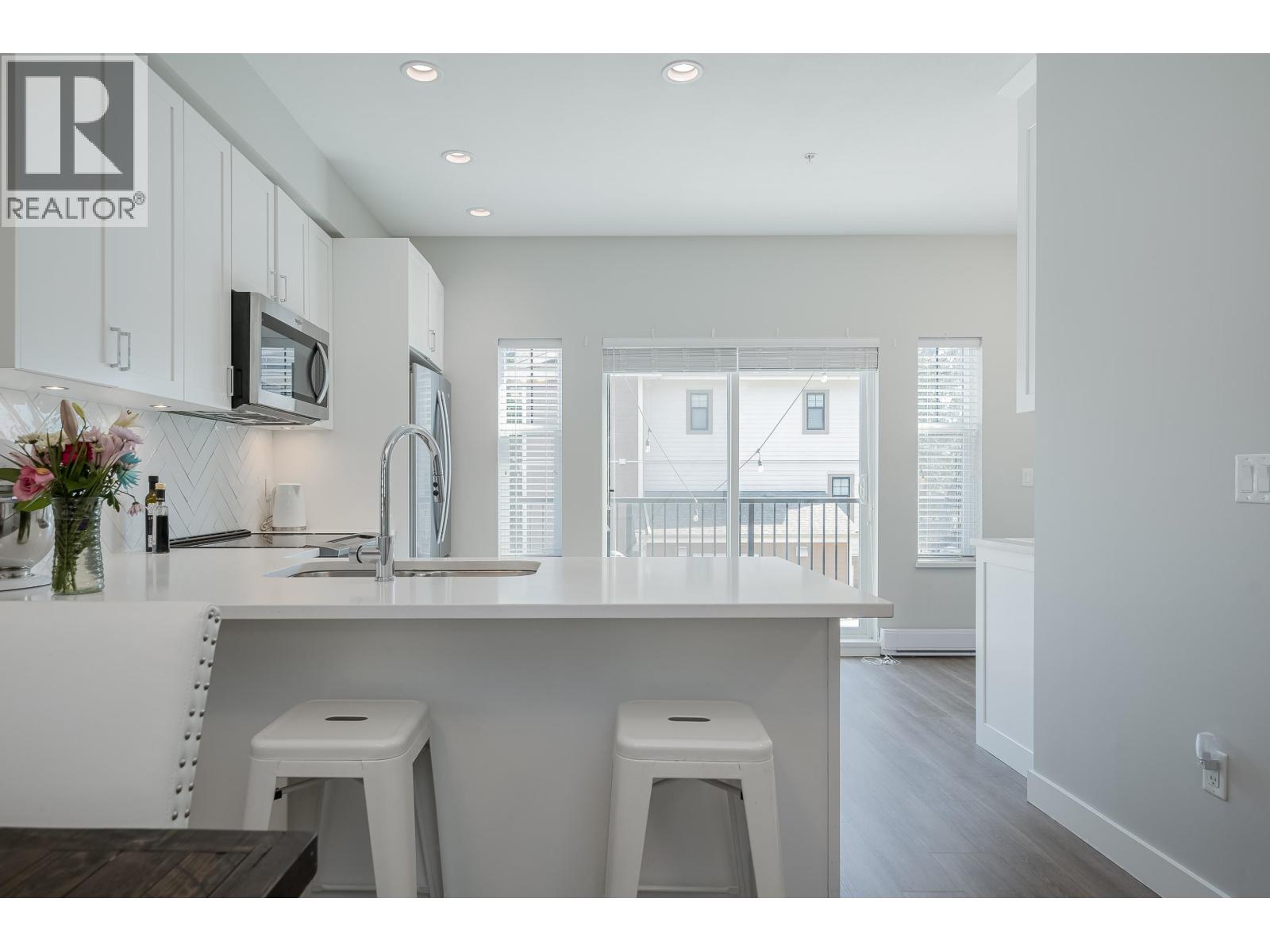 15 1818 HARBOUR STREET, Port Coquitlam