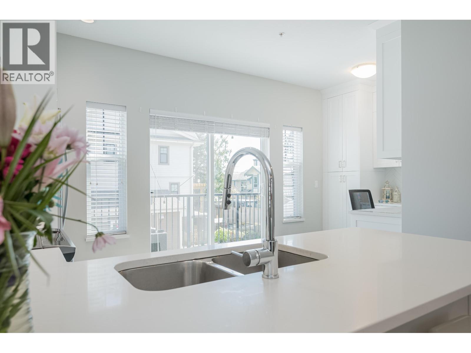 15 1818 HARBOUR STREET, Port Coquitlam