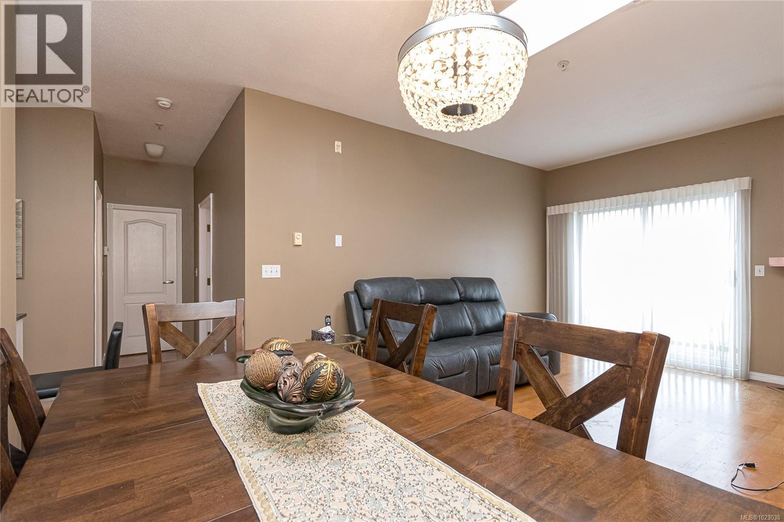 #PH 10 1371 HILLSIDE AVE - 8