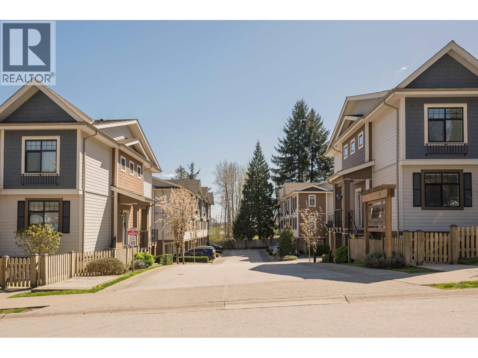 15 1818 HARBOUR STREET, Port Coquitlam