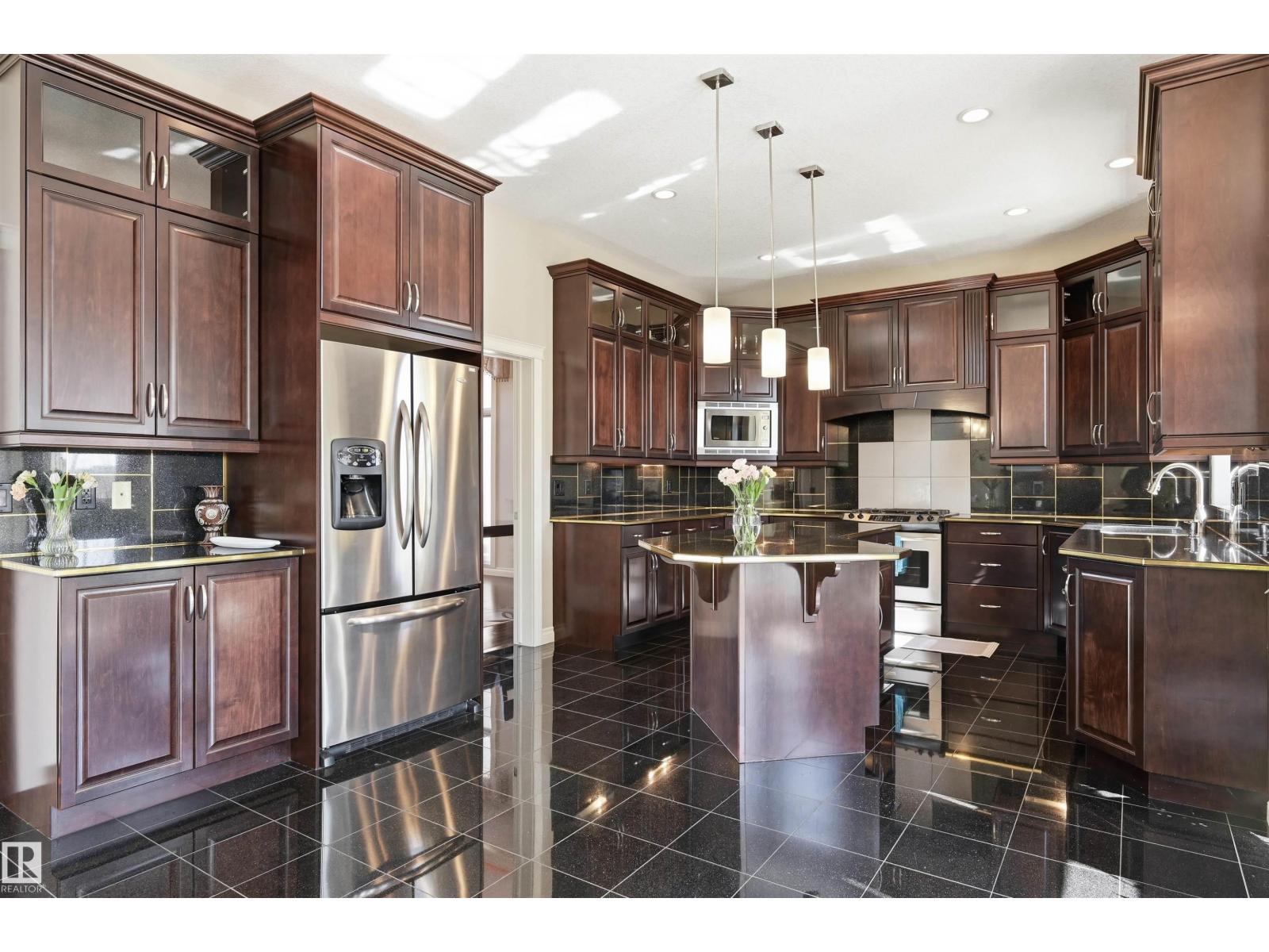 831 HOLLANDS LANDING LD NW, Edmonton