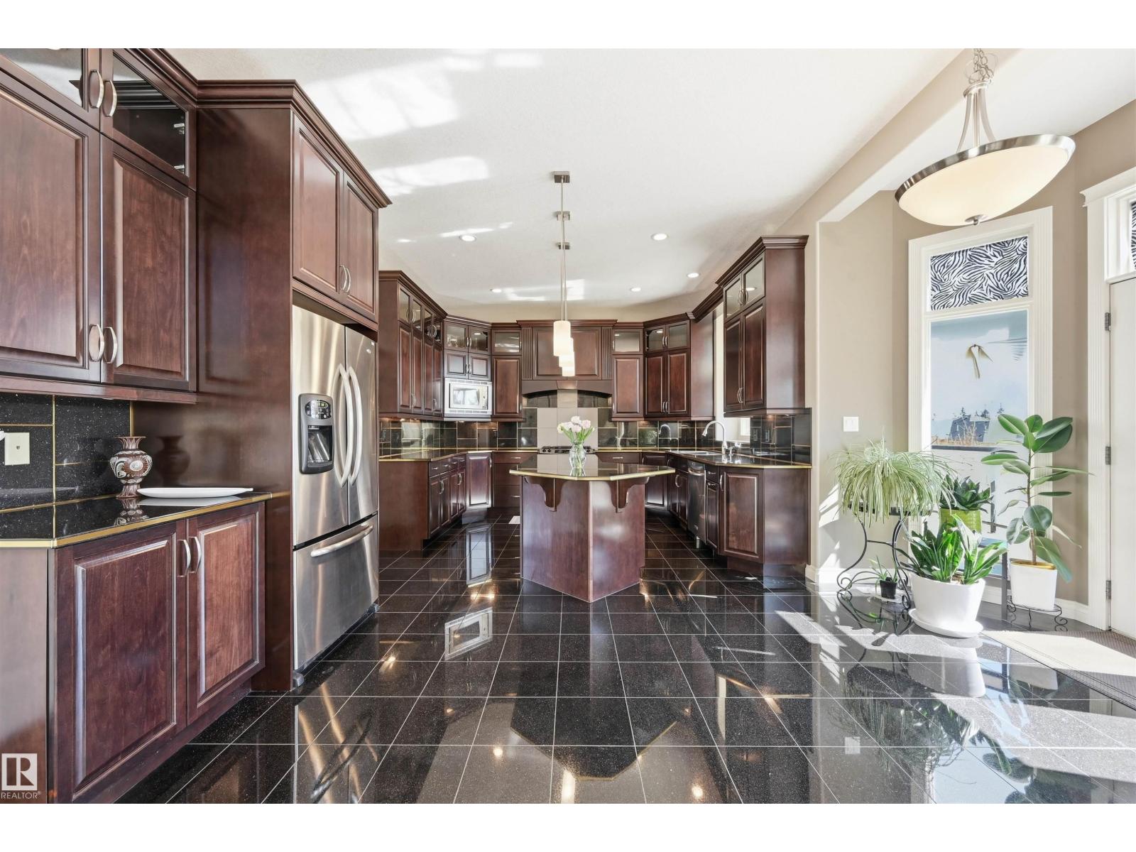 831 HOLLANDS LANDING LD NW, Edmonton