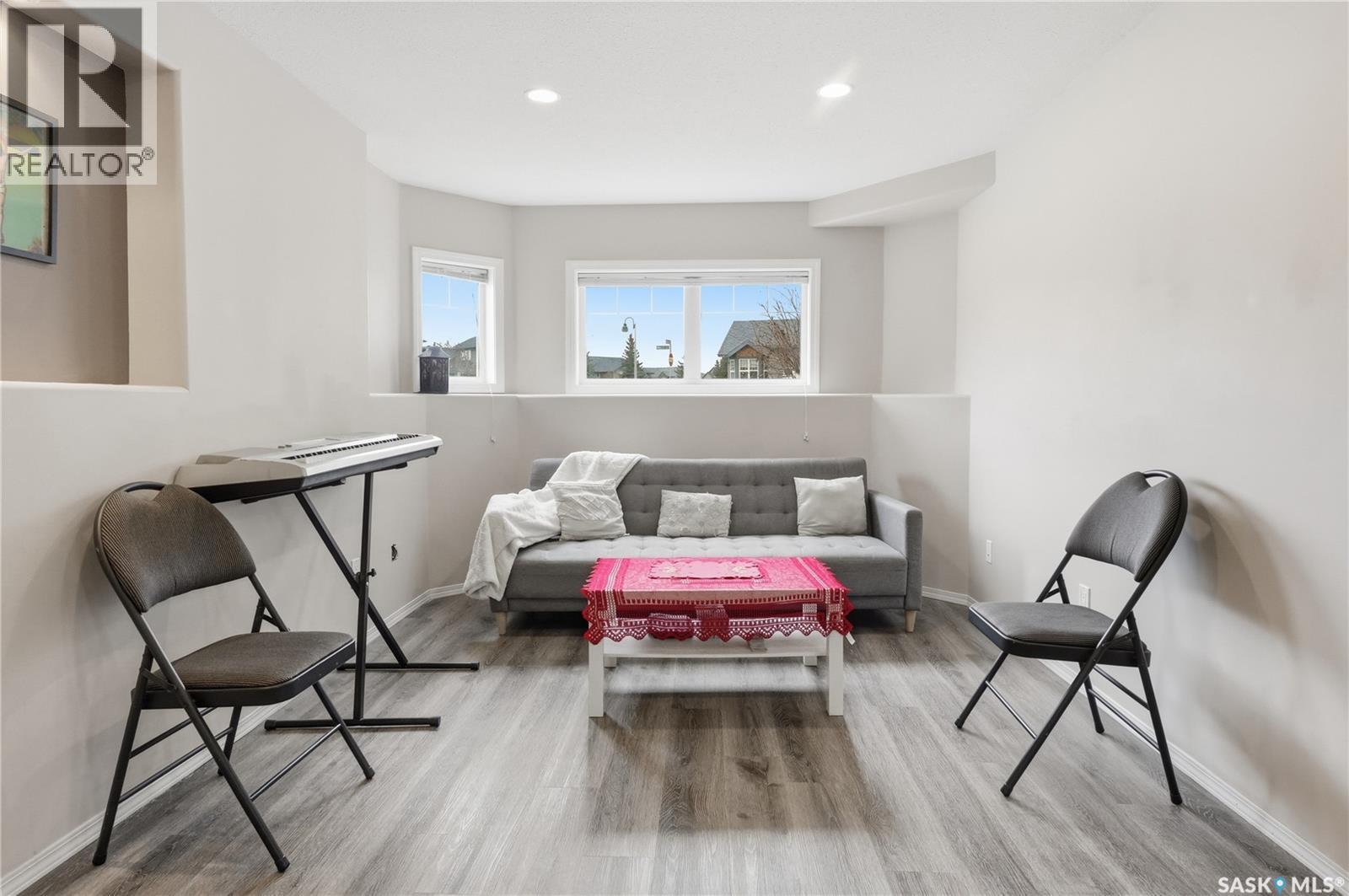 102 WHALLEY CRESCENT - 22