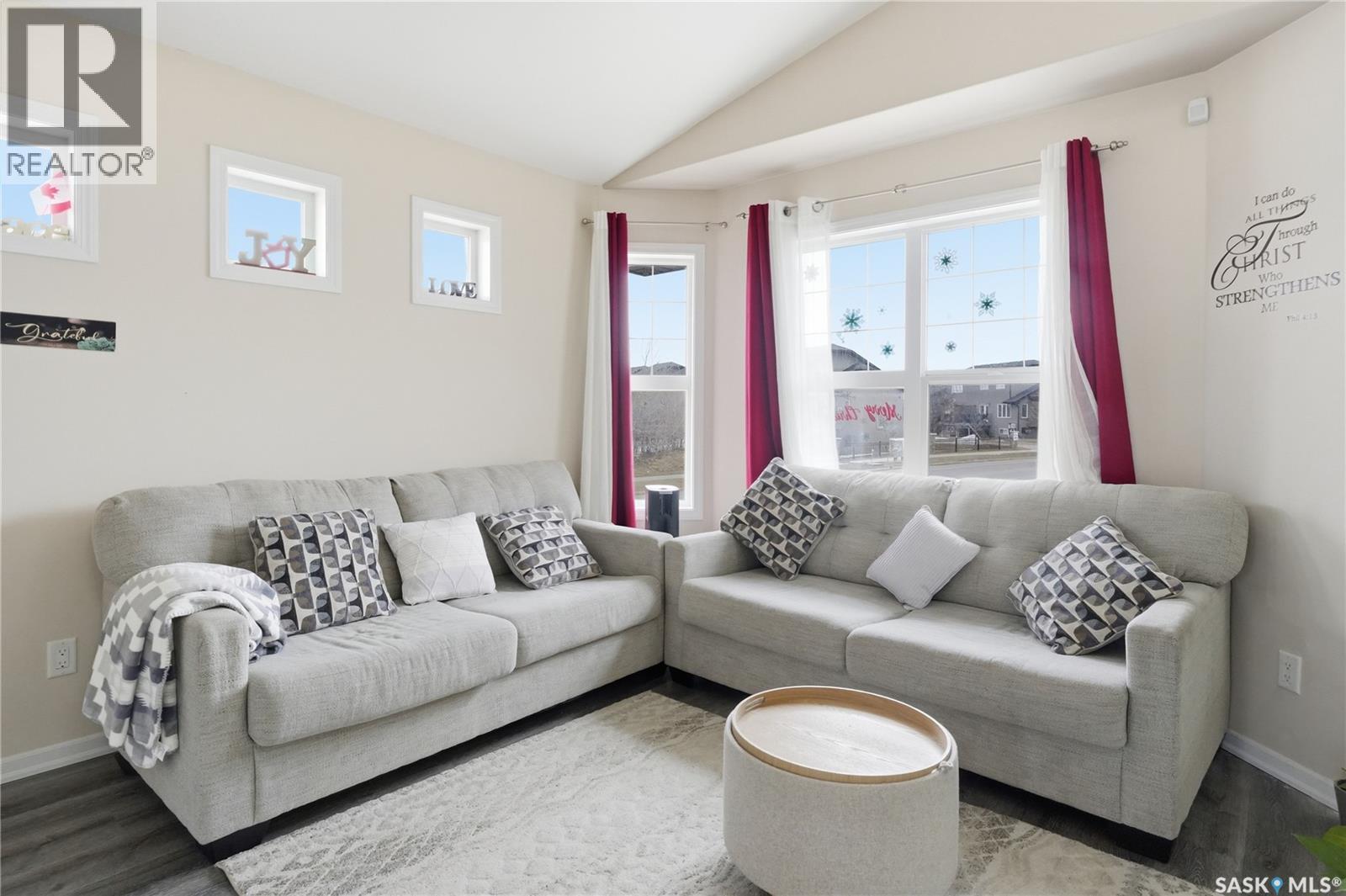 102 WHALLEY CRESCENT - 4