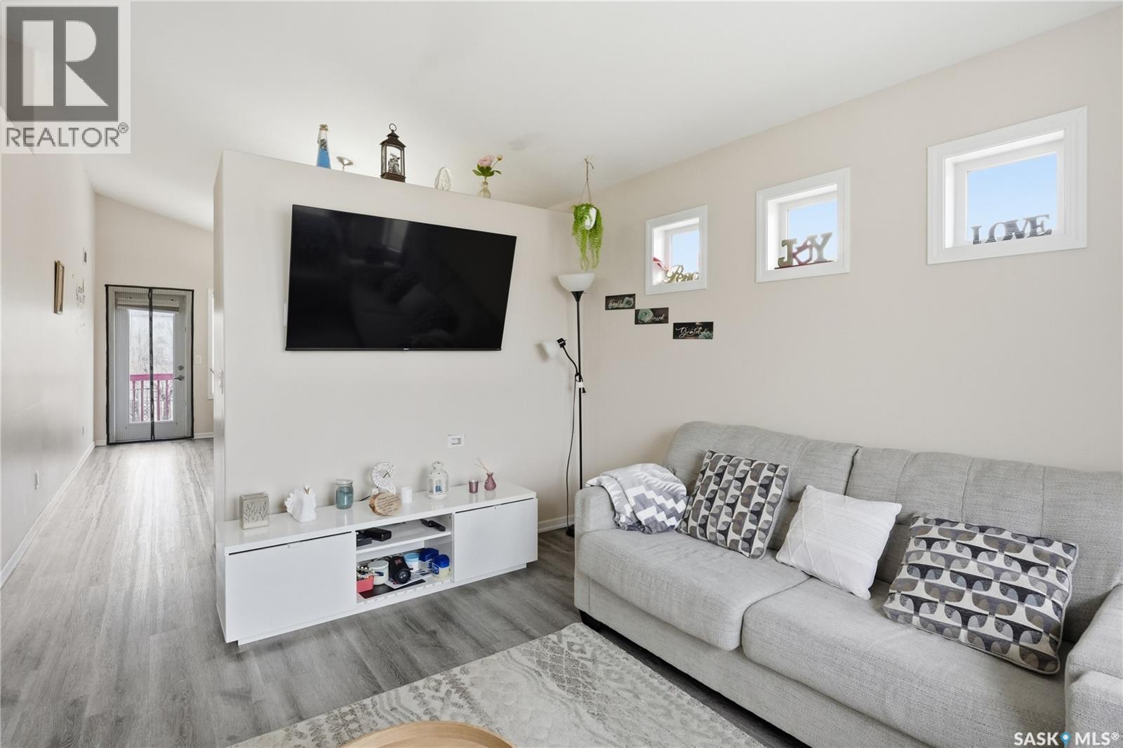 102 WHALLEY CRESCENT - 5