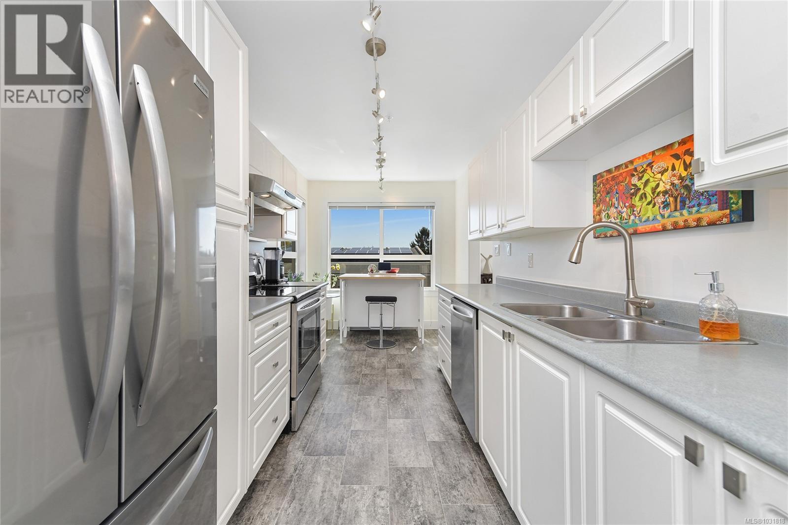 #203 2440 OAKVILLE AVE - 13