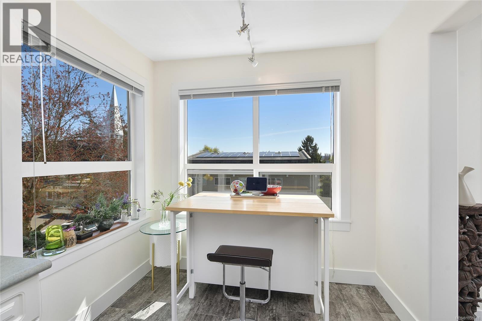 #203 2440 OAKVILLE AVE - 15