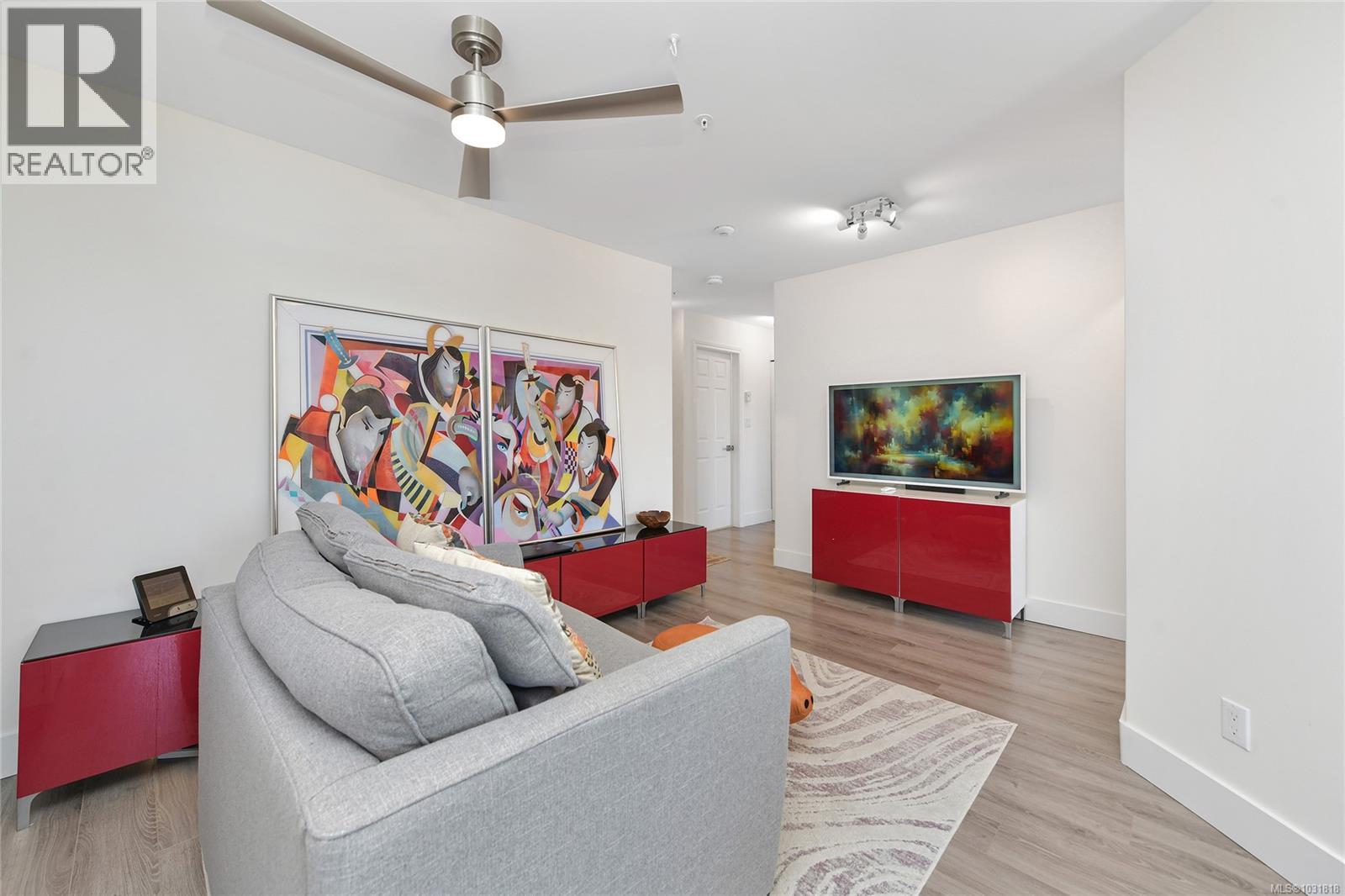 #203 2440 OAKVILLE AVE - 17