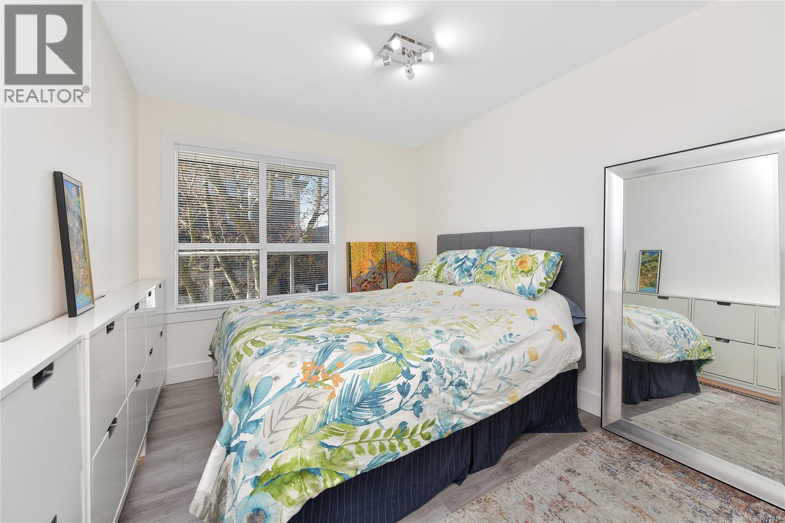 #203 2440 OAKVILLE AVE - 18